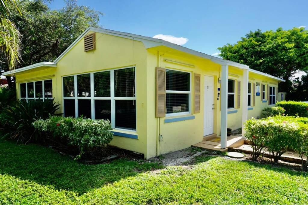 The Beach House At Seascape Steps From The Beach, Marina And Shops! 웨스트 팜 비치 외부 사진